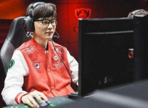 曼晚：曼城已谈妥出售2人，将继续通过高价卖青训球员获收益.